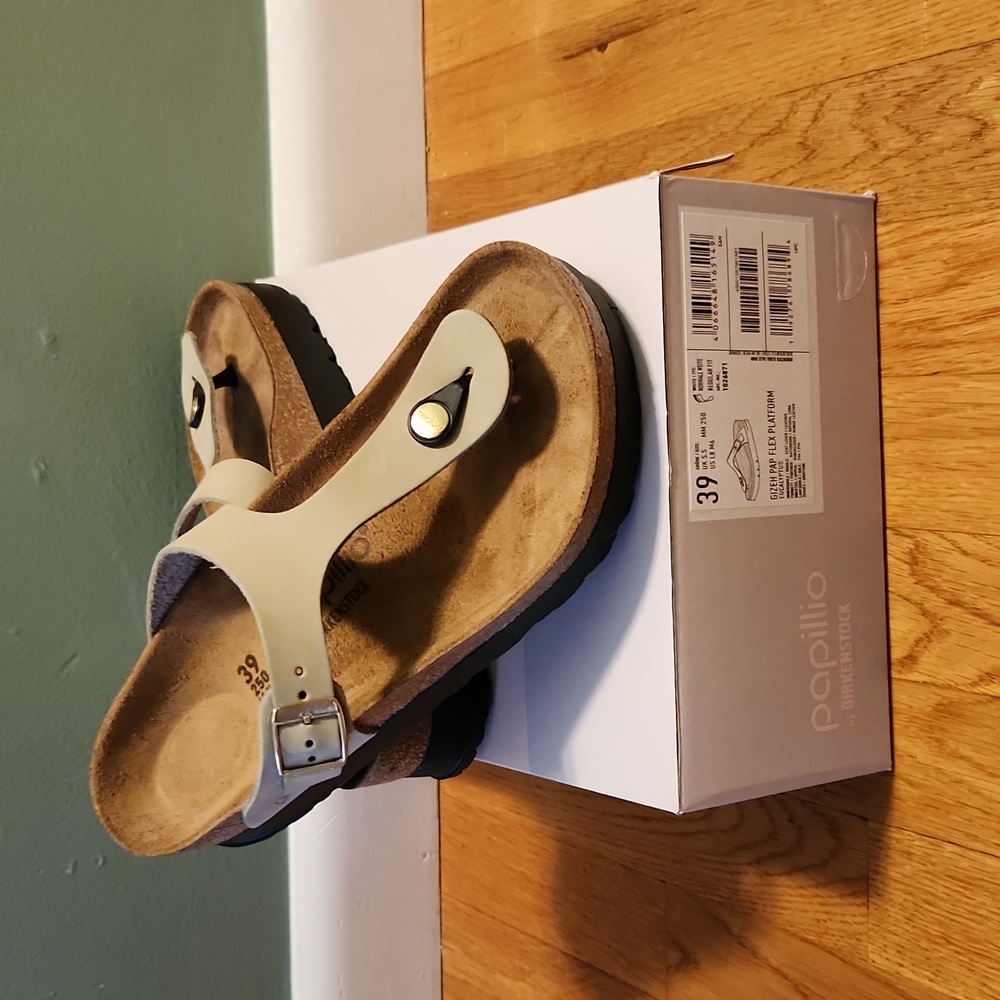 Birkenstock Papillio Gizeh size 39 NWT Eucalyptus leather upper and footbed